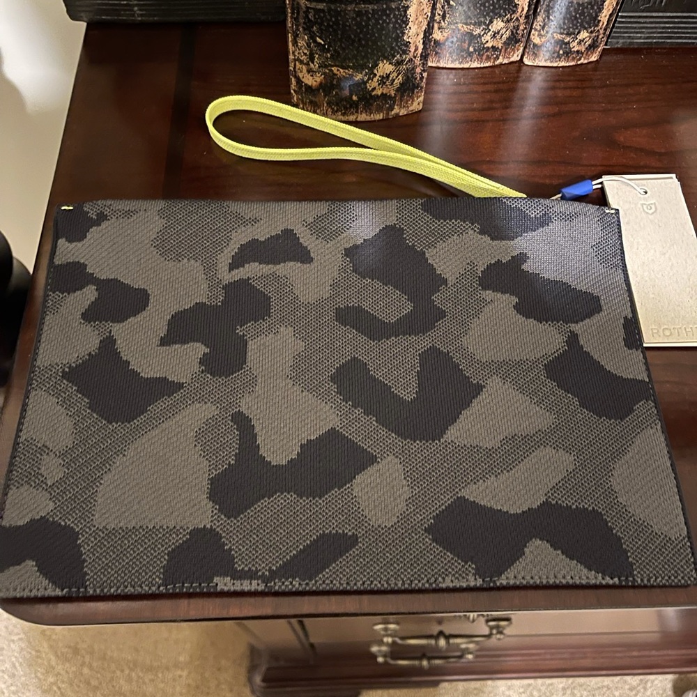 Wristlet
